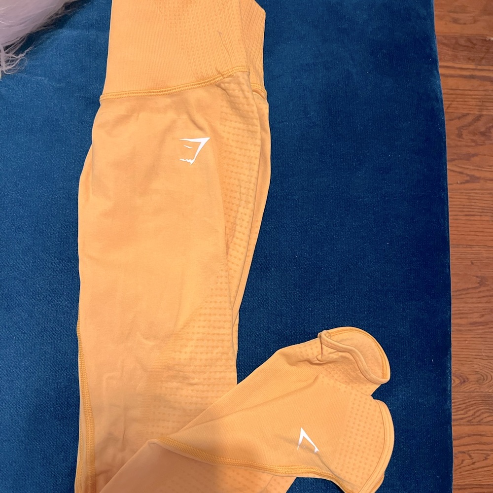 Gold GymShark Leggings booty scrunch